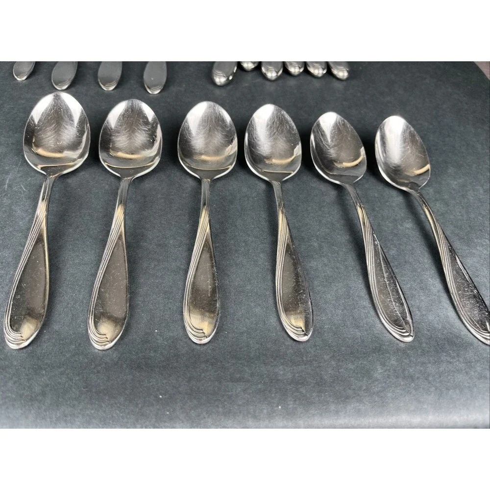 16 Pc‎ ONEIDA Stainless Camber Cresta Windswept Scroll Flatware Set